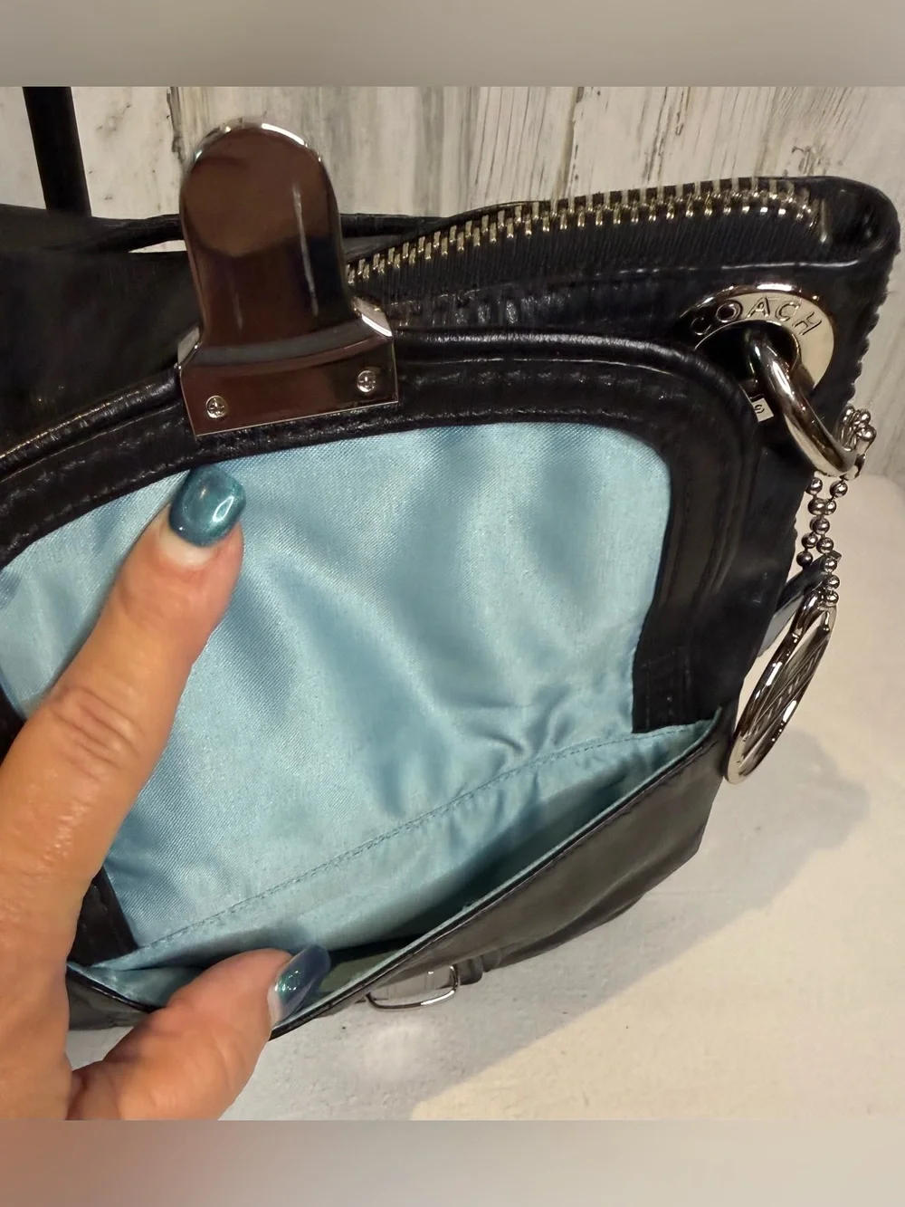 Coach Poppy Swing Hobo Bag Distressed Leather with 2 Front Pockets 2011 18996